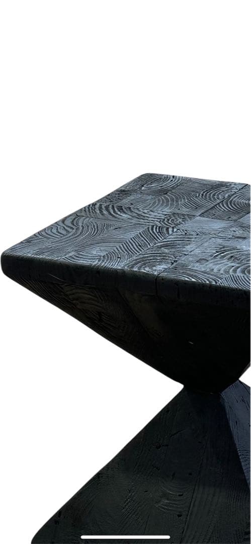 黒のダイヤモンド型木製サイドテーブル