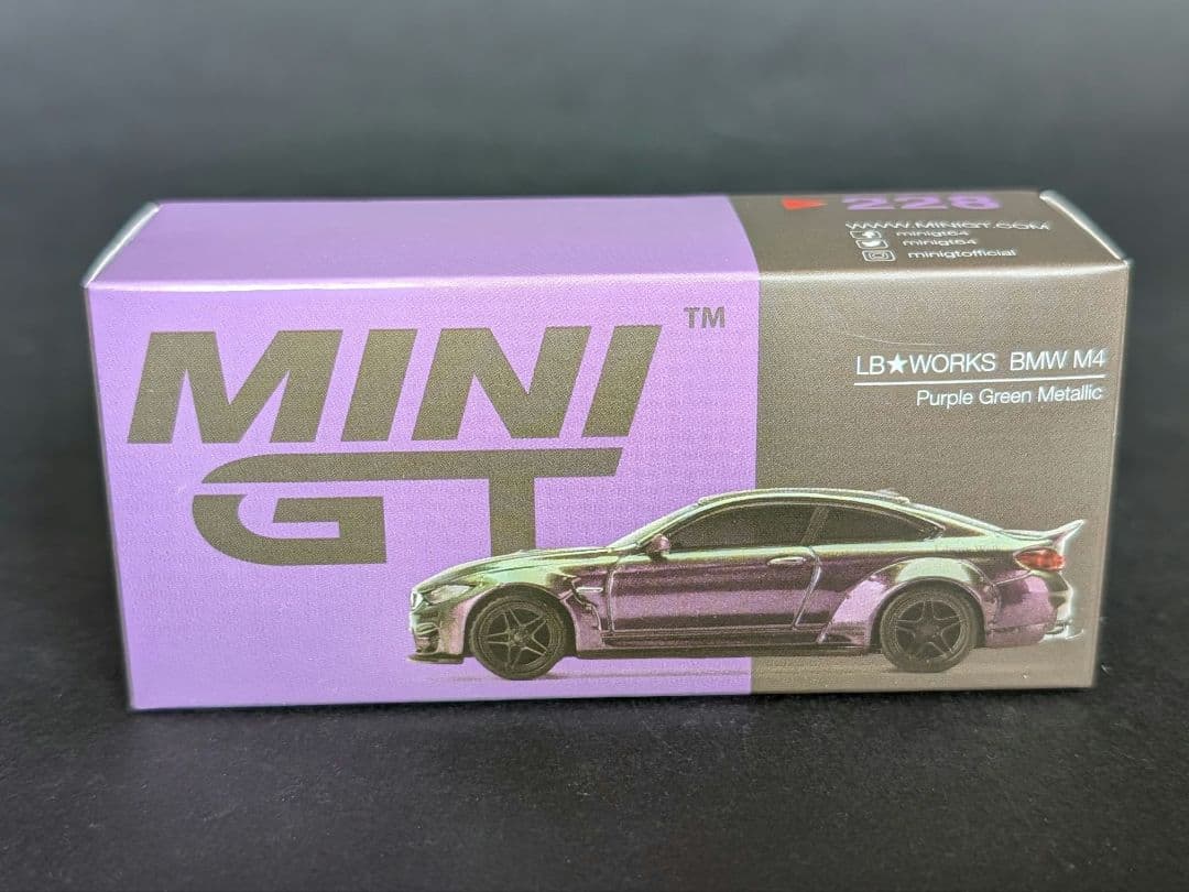 MINI GT 1/64 LBWK BMW M4 パープルグリーンメタリック