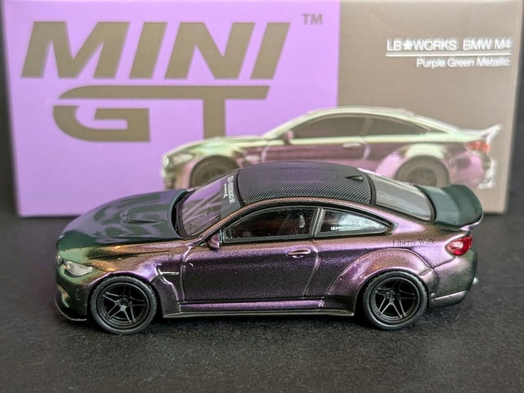 MINI GT 1/64 LBWK BMW M4 パープルグリーンメタリック