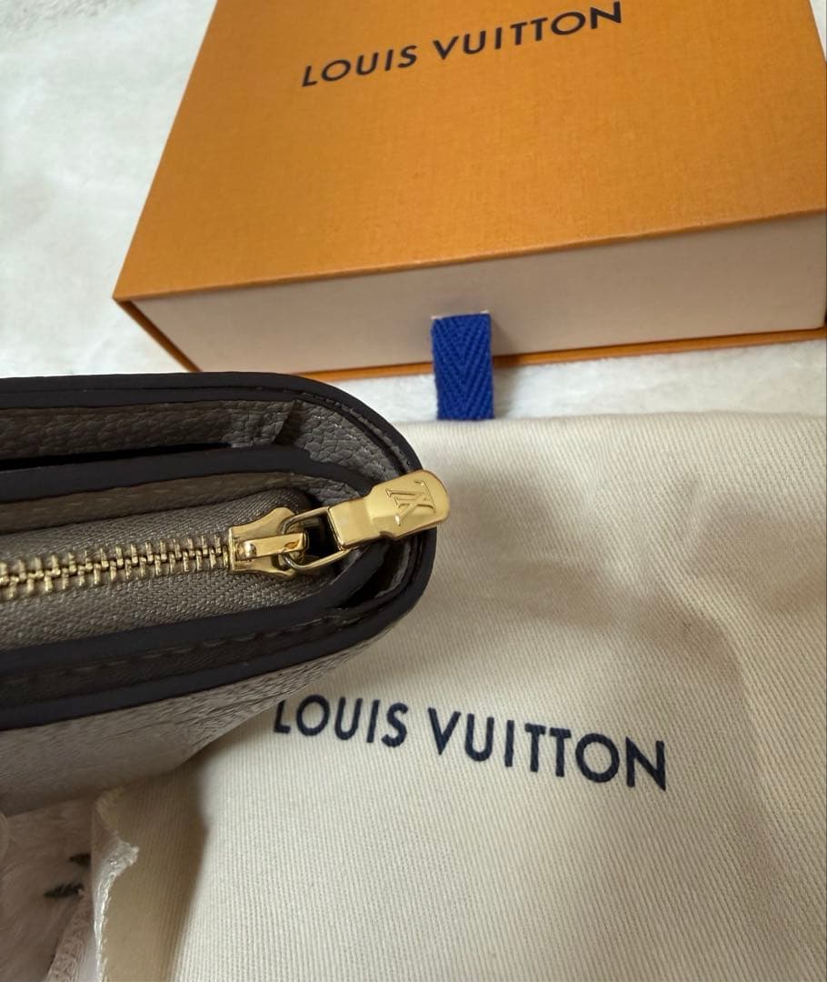 LOUIS VUITTON ボルトフォイユ・グレア