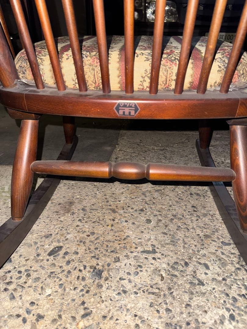 木製ロッキングチェア ストライプ柄クッション付き