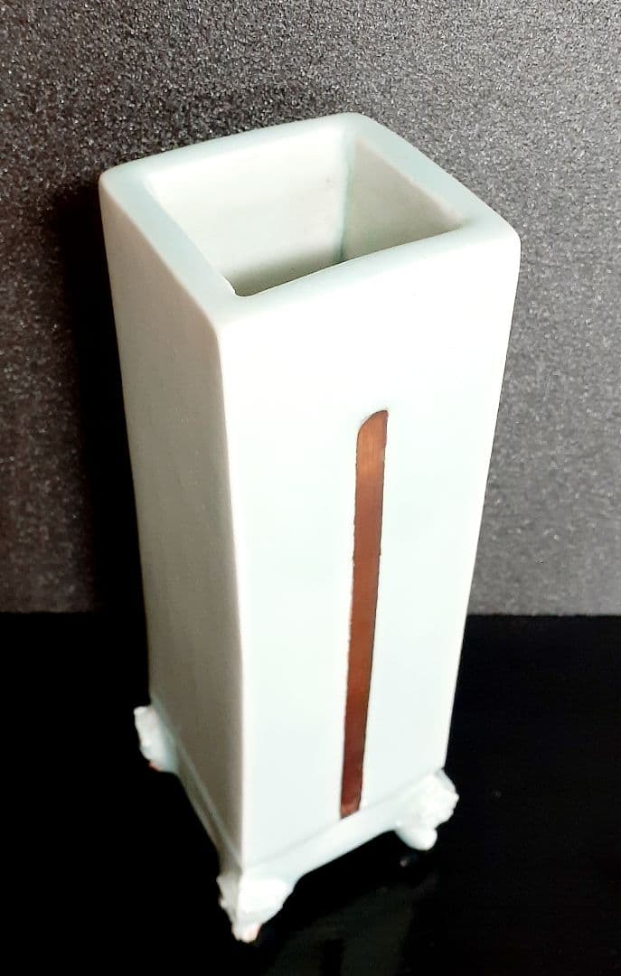 京焼　清水焼　名工　【吉川充】造　青白磁　獣足　花入れ　花器　共箱　個展出品作品