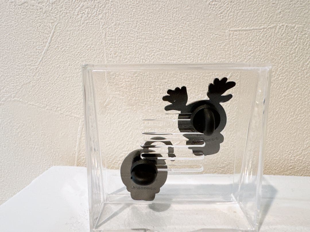 日本館限定　ピンバッジ　万博　ヒジキ　ウチワヒゲムシ　ケース付き　藻キティ　藻類