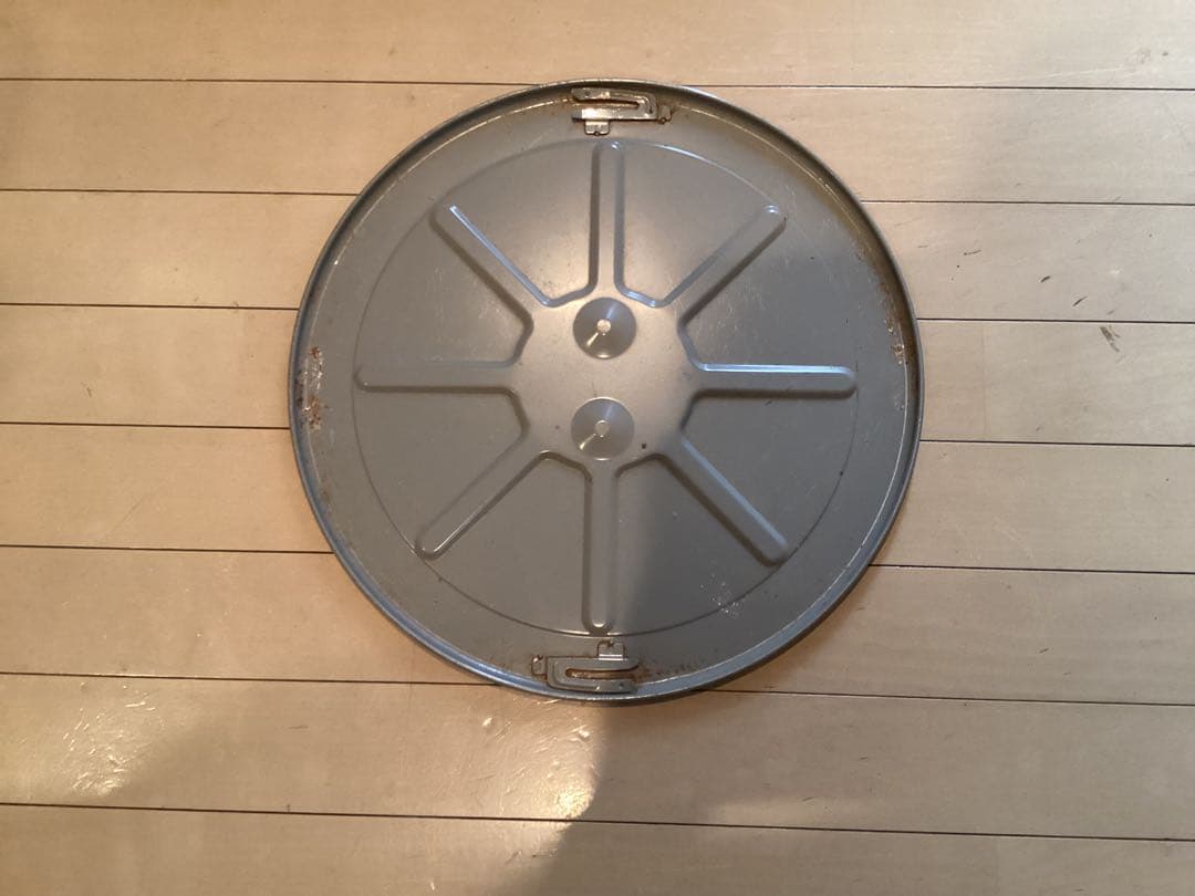 グレー 円筒形ストーブ 2006年製