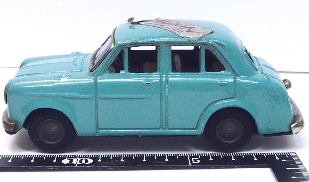 萬代屋【ダットサン セダン1000黄緑】ブリキtin toy car自動車■箱無