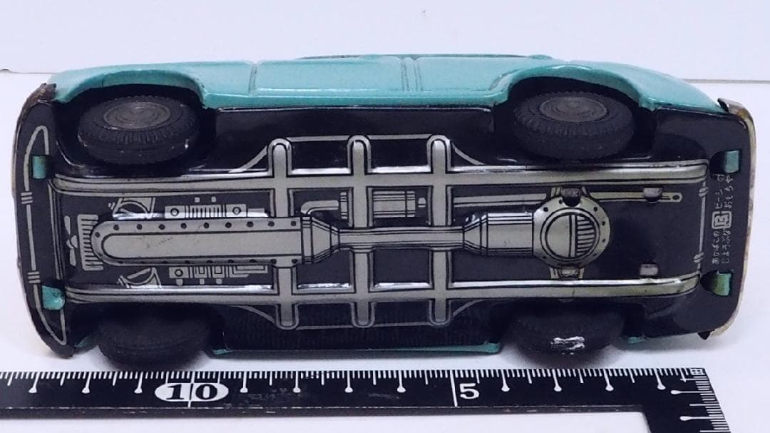 萬代屋【ダットサン セダン1000黄緑】ブリキtin toy car自動車■箱無