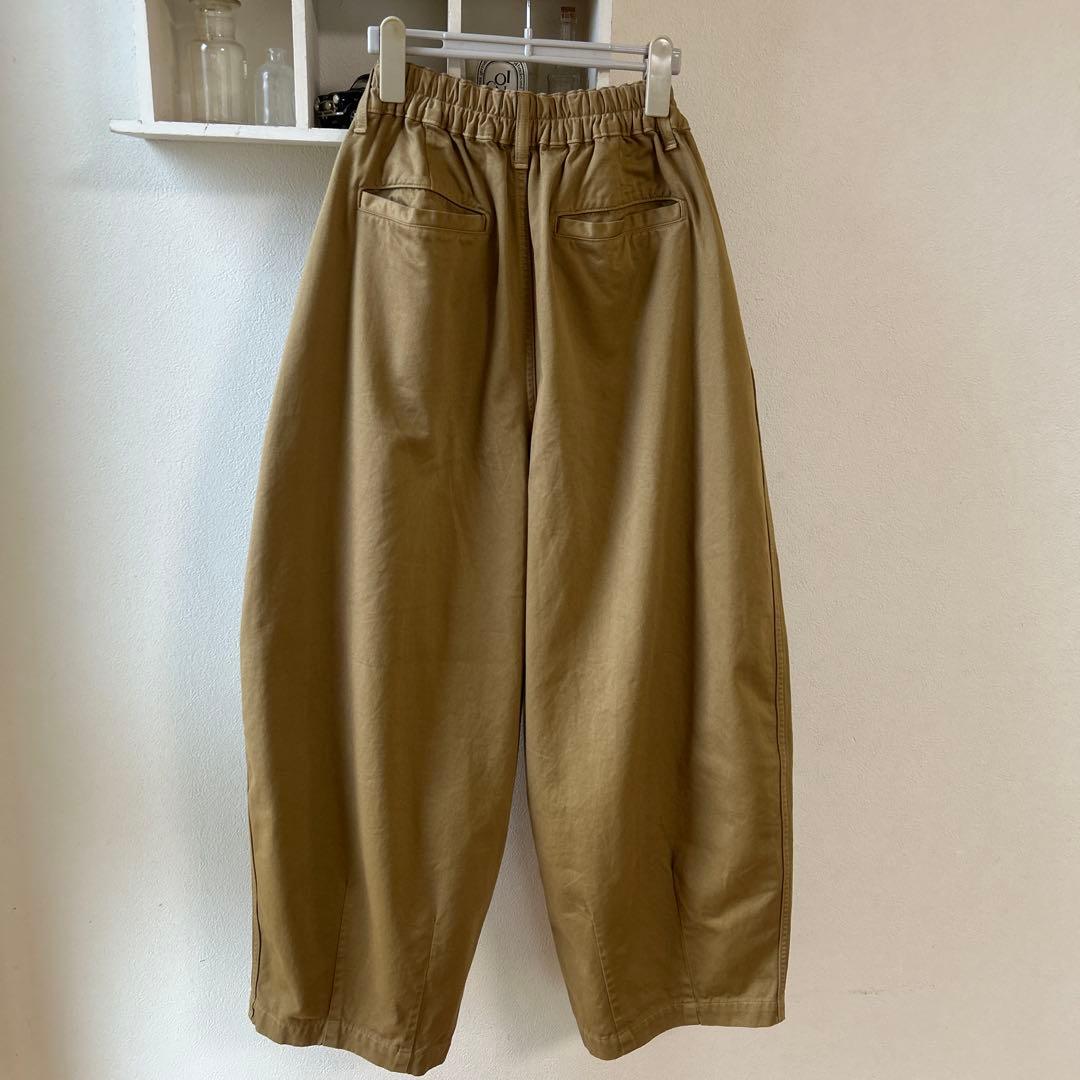 ハーベスティサーカスパンツ　カーキベージュ　サイズ2