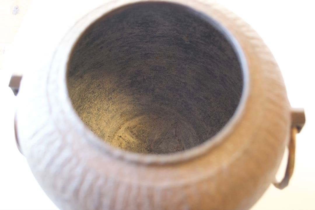 侘びと雅をたたえる銘釜 忠三郎 作 × 東玉堂箱書付　侘びを纏う上質な茶釜