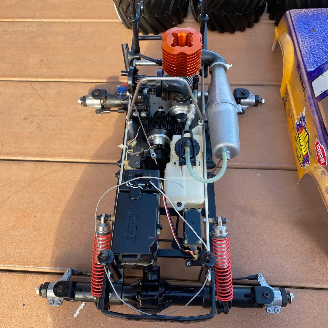 京商モンスタートラック4WDマッドフォースRCエンジン