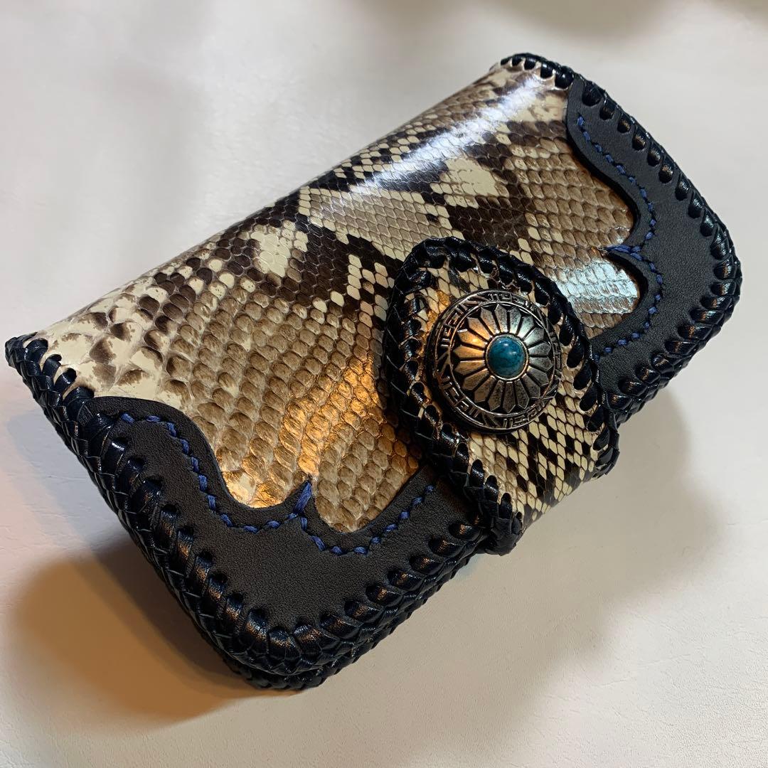 ハンドメイドレザークラフトダイヤモンドパイソンミドルウォレット牛レース編紺色