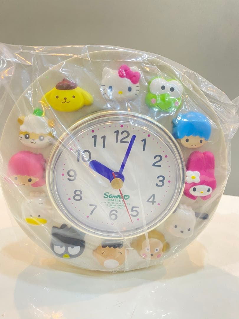 a80 新品•未開封品 サンリオ レリーフ クロック　置き時計　キティー