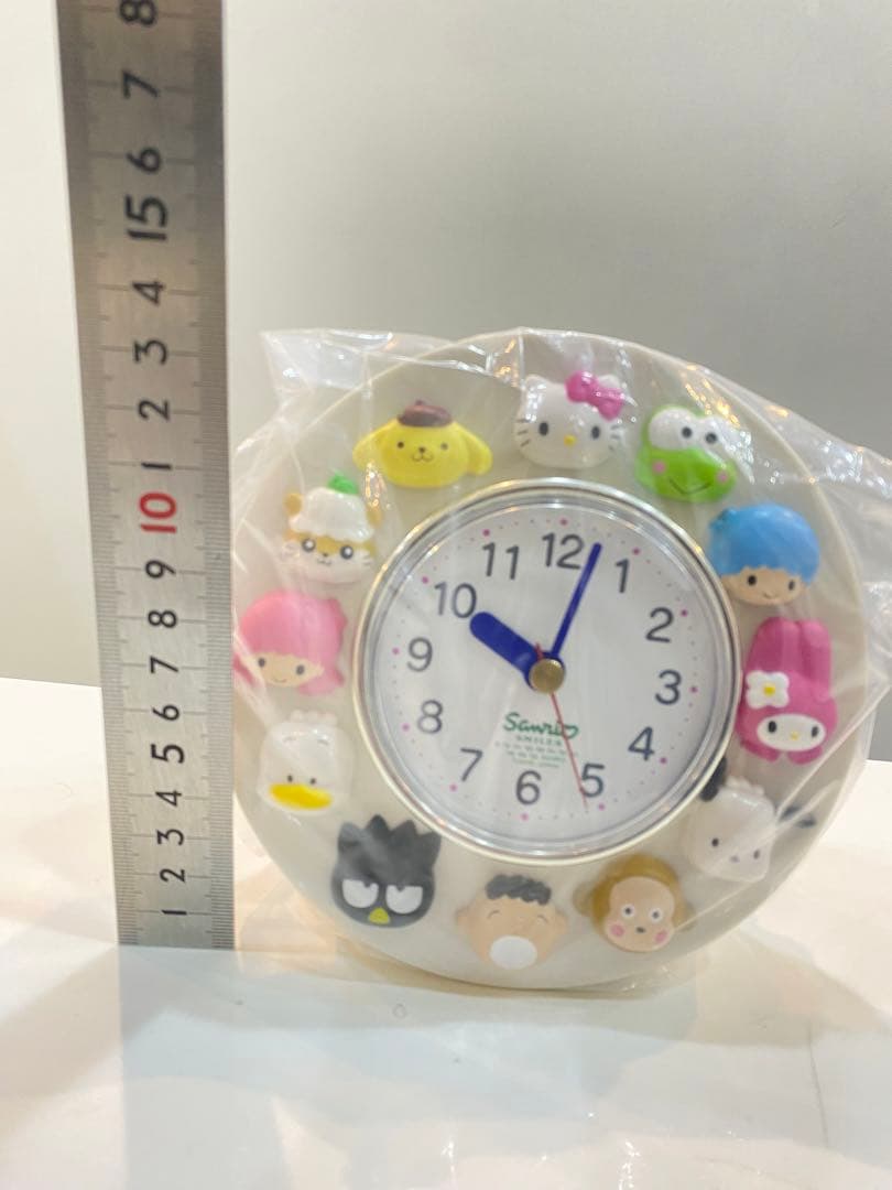 a80 新品•未開封品 サンリオ レリーフ クロック　置き時計　キティー
