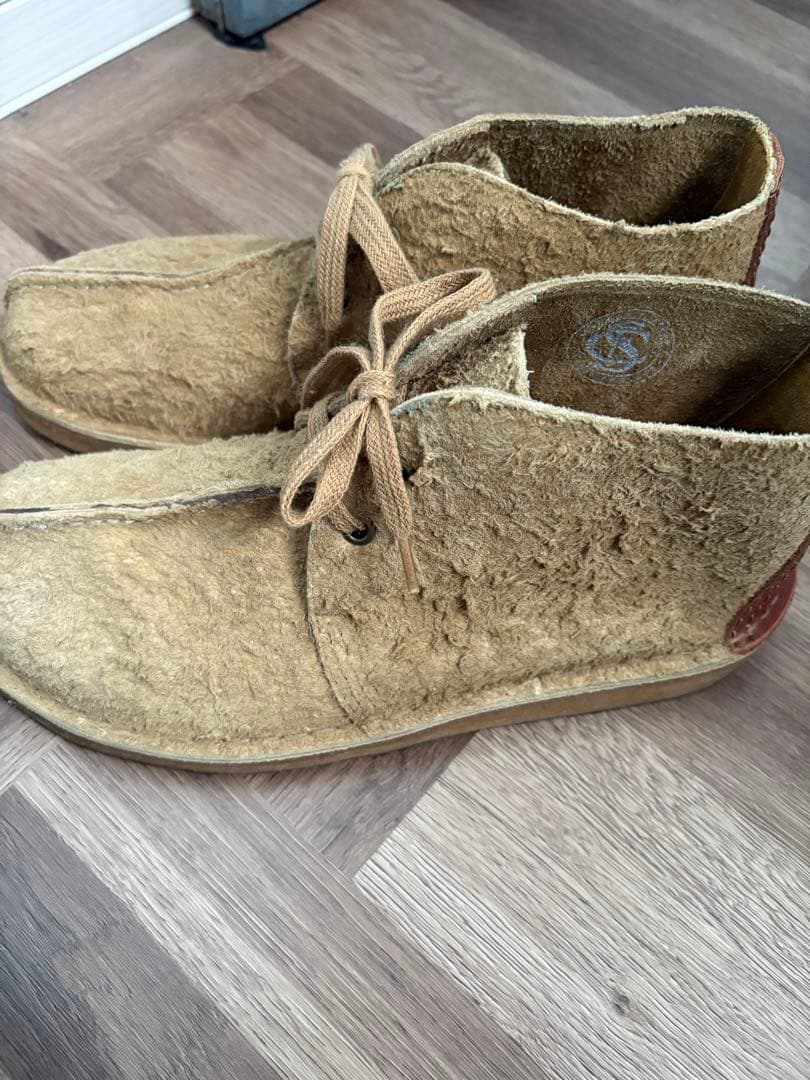 人気モデル！美品！クラークスClarksデザートトレックハイ26.0 ベージュ