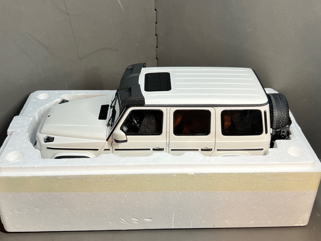 【希少】Mercedes-AMG G 63 4x4² W463(1:12)