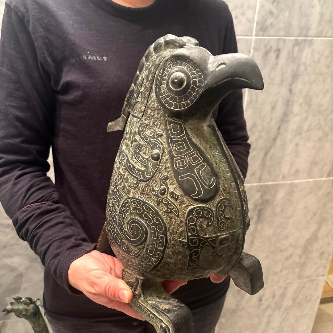 Kohaku中国体に施された幾何学模様が芸術的で高級感のある鳥とオリエンタル鳥