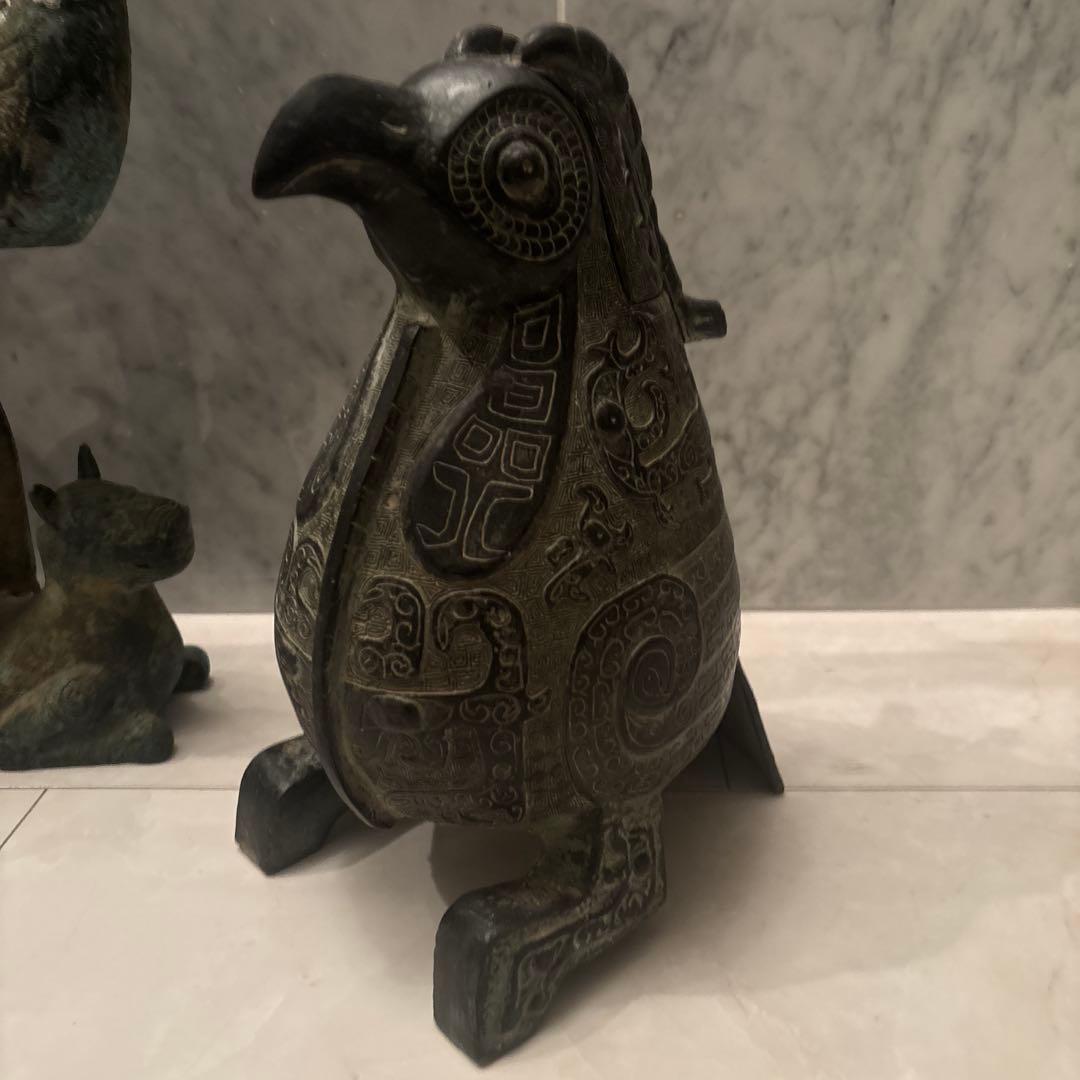 Kohaku中国体に施された幾何学模様が芸術的で高級感のある鳥とオリエンタル鳥