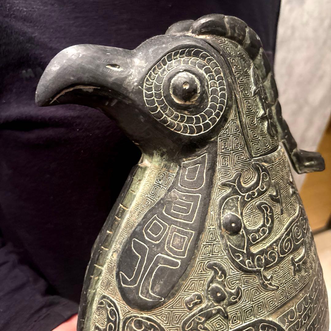 Kohaku中国体に施された幾何学模様が芸術的で高級感のある鳥とオリエンタル鳥