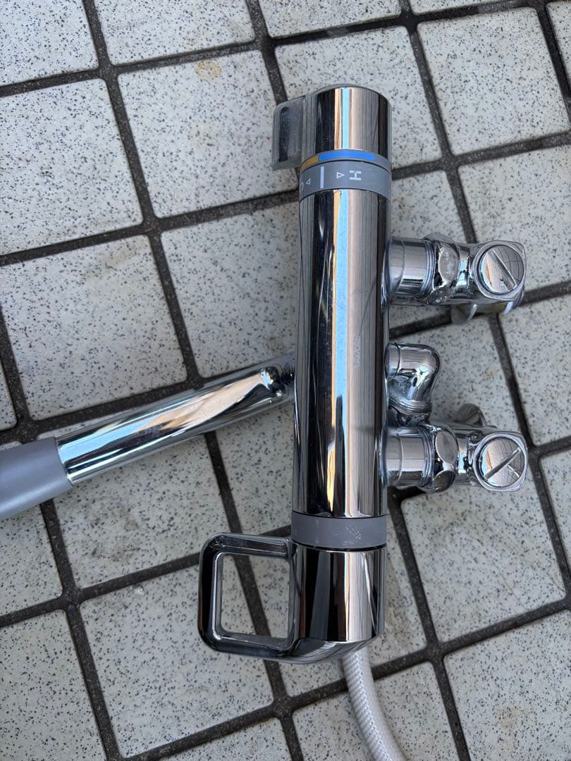 温度調整機能付きシャワーヘッド　TOTO