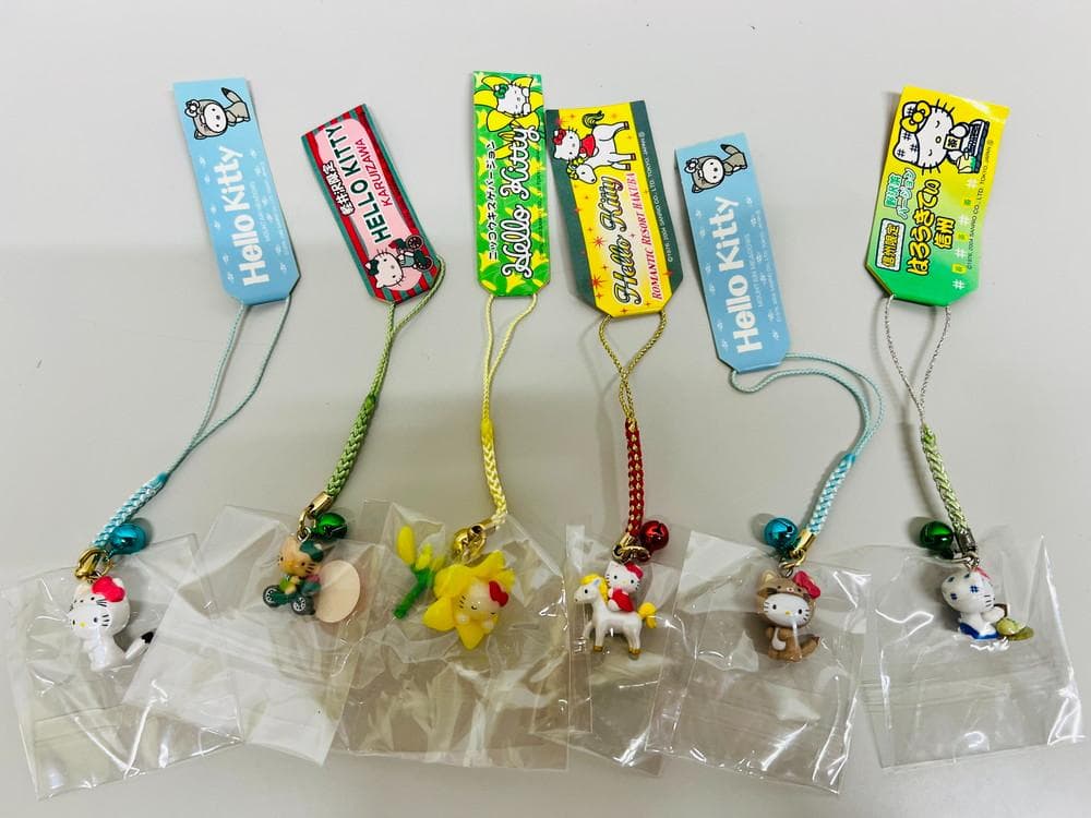 ◆サンリオ HELLO KITTY ご当地ストラップ 41個セット 08273