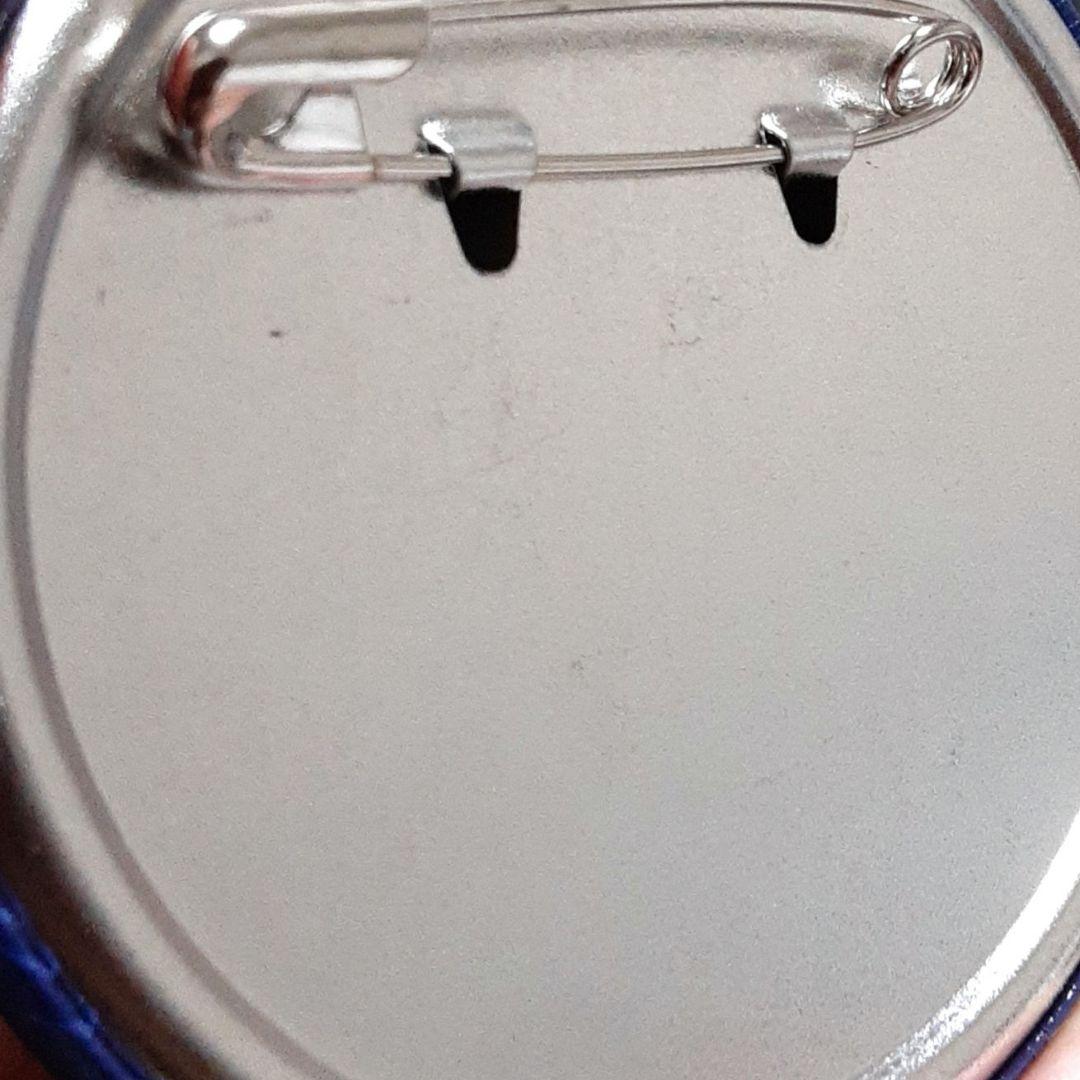 希少　リコリスリコイル　井ノ上たきな　缶バッチ　裏面やや汚れ有り