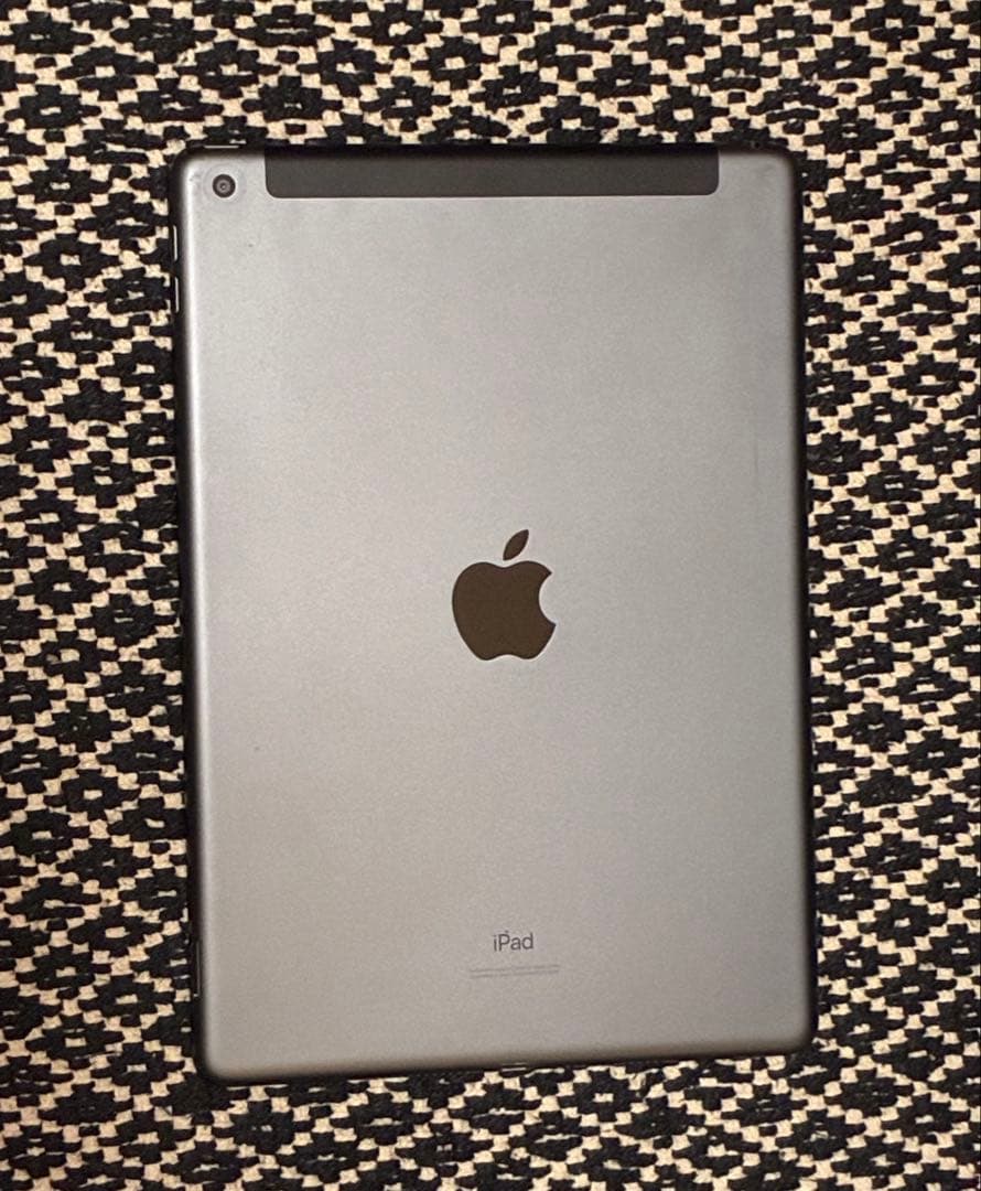 iPad 第８世代　SIMフリーモデル　32GB 傷ほぼなし　動作確認完了済