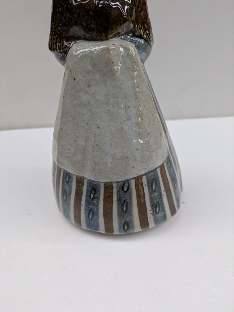 ビング＆グロンダールの大きなヴィンテージ磁器の置物 - 民族衣装を着た女性