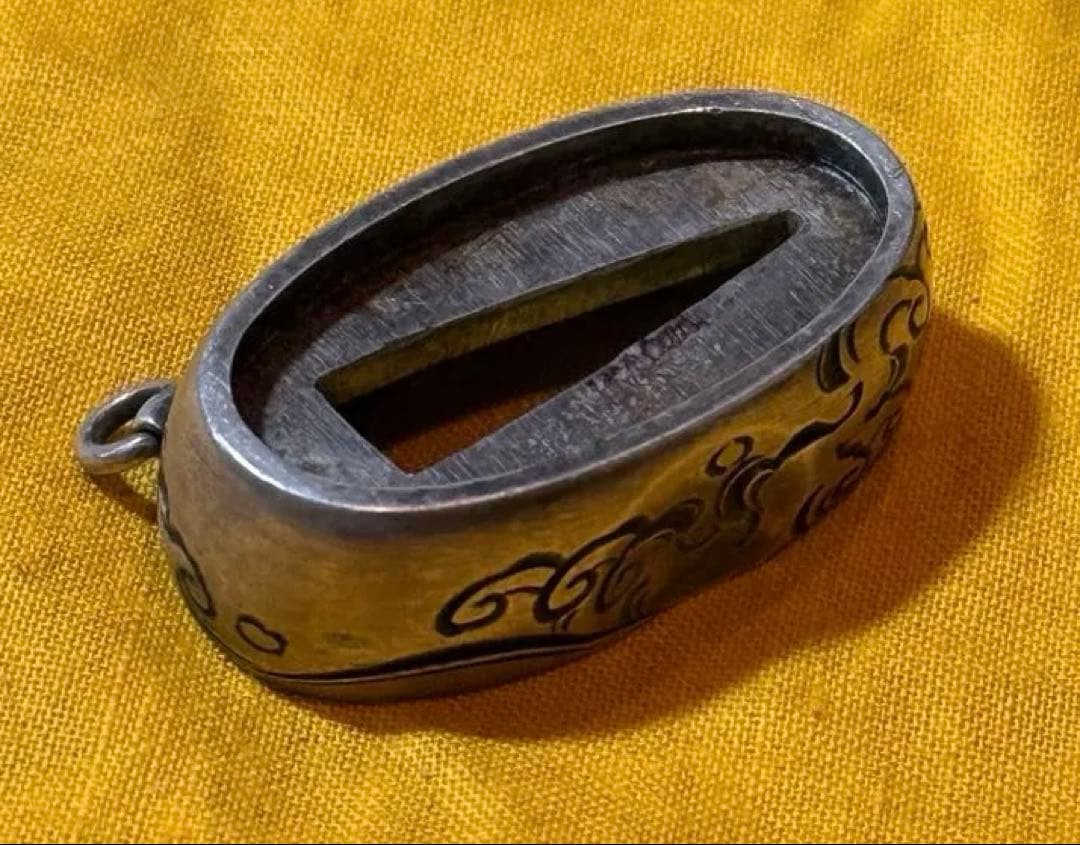 縁金具加工品アクセサリ　銀製？　波図