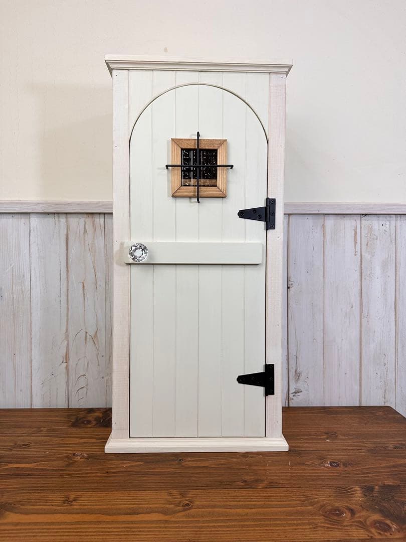 【1点のみ】ナチュラルアンティークな扉のようなキャビネット