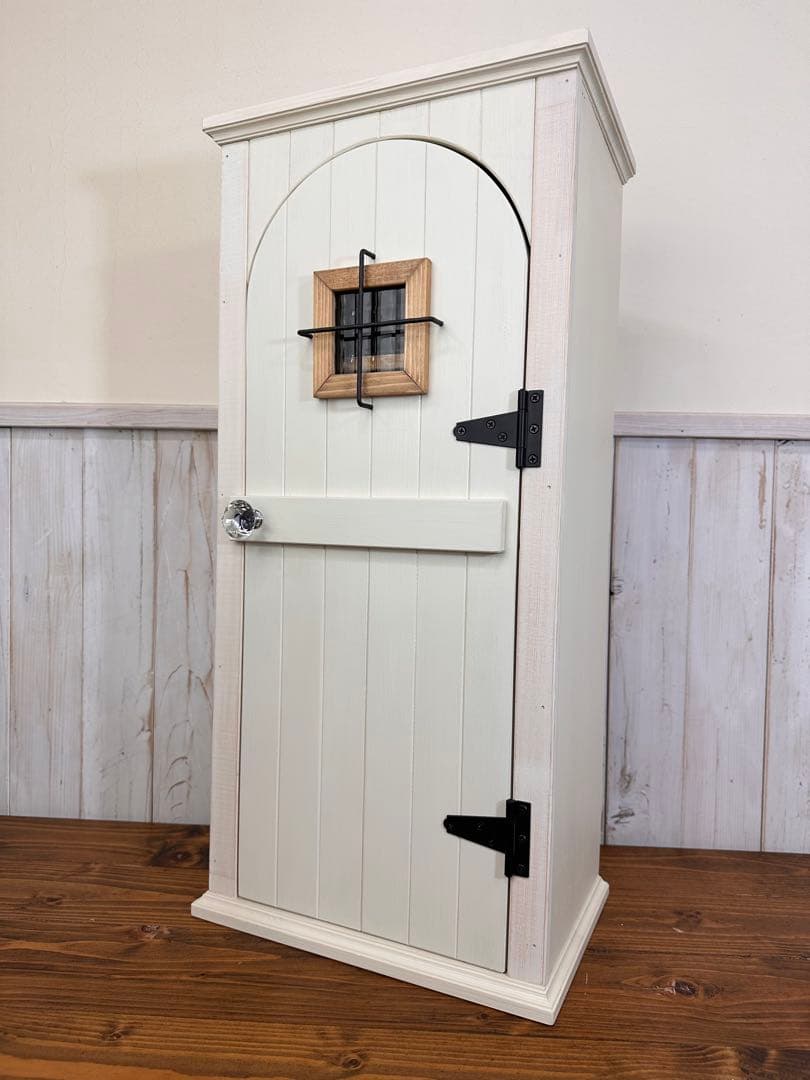 【1点のみ】ナチュラルアンティークな扉のようなキャビネット