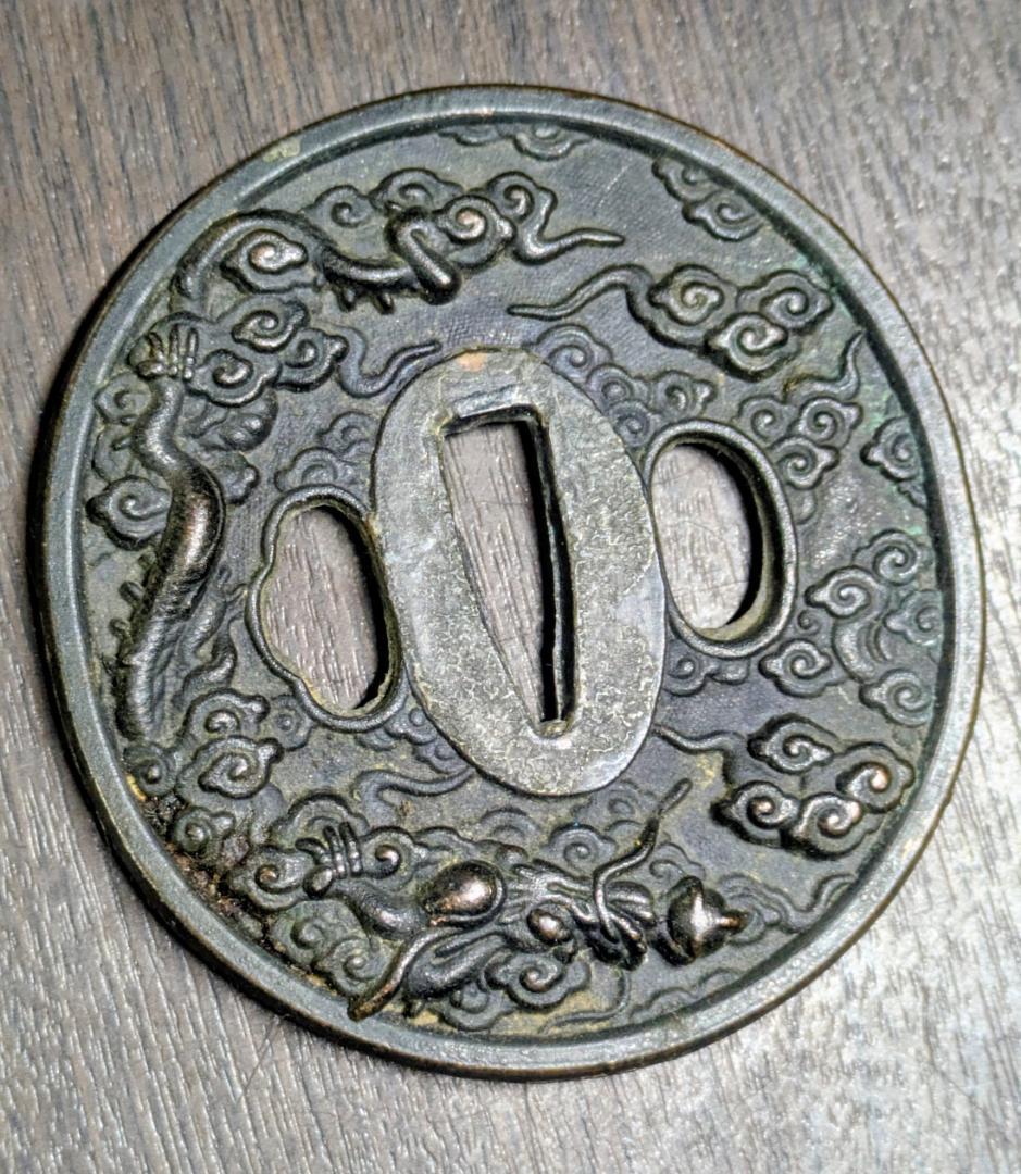 江戸中期 鉄地 雲龍図 丸形鍔 直径約80mm 重量136g 刀装具