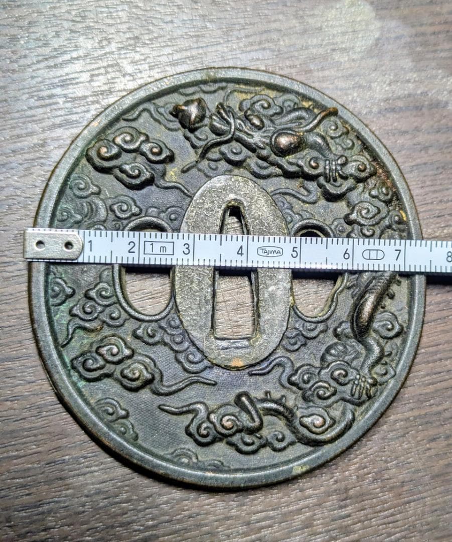 江戸中期 鉄地 雲龍図 丸形鍔 直径約80mm 重量136g 刀装具