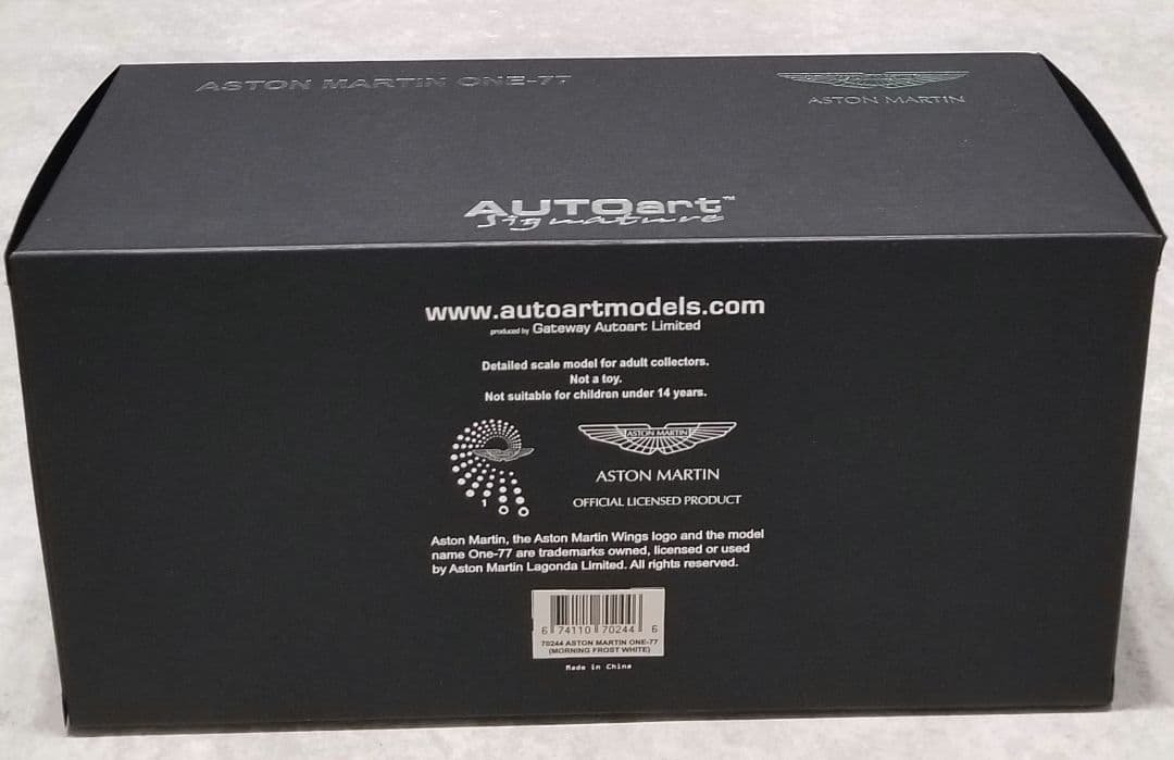 オートアート　シグネイチャー 1/18 　アストンマーチンONE-77