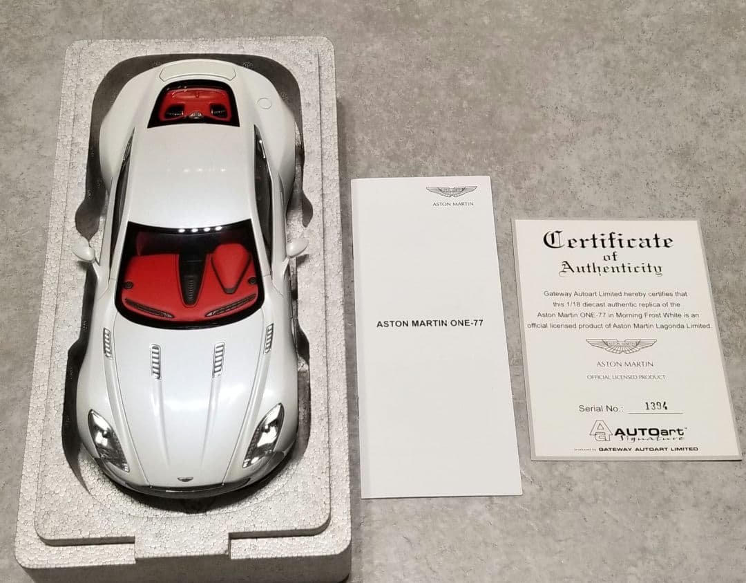 オートアート　シグネイチャー 1/18 　アストンマーチンONE-77