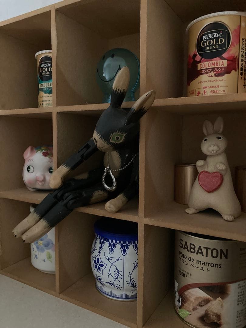 2割お値下げ40年前ブロカント購入ディスプレイラック飾り棚マス目箱柳カゴ5個つき