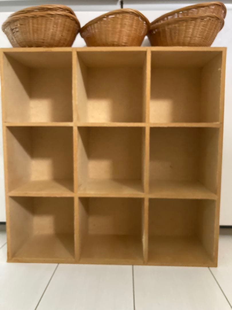 2割お値下げ40年前ブロカント購入ディスプレイラック飾り棚マス目箱柳カゴ5個つき