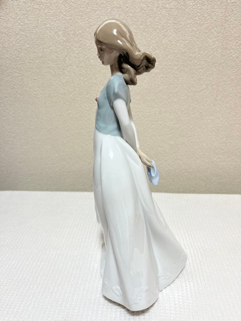 新品未使用箱入りNAO リヤドロ 『恋の季節』 Truly in love