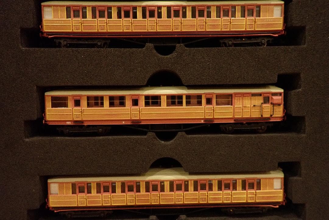 ジ*ア様 Nゲージ鉄道模型 イギリスのDAPOL Gresley Teak 各車