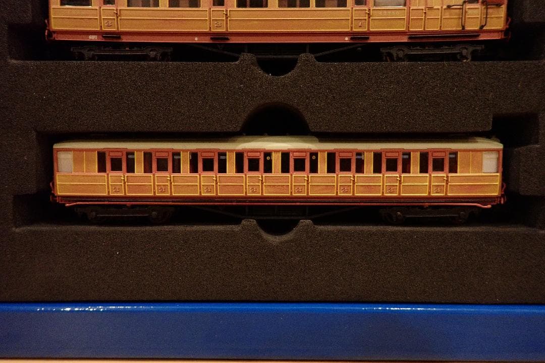 ジ*ア様 Nゲージ鉄道模型 イギリスのDAPOL Gresley Teak 各車