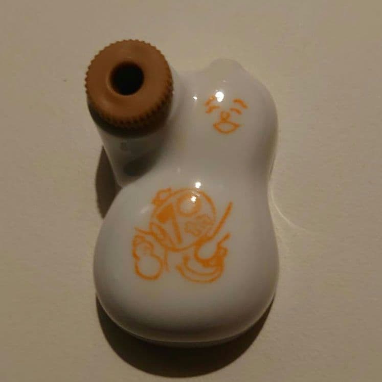 【崎陽軒　70周年記念ひょうちゃん２個セット(金&白)】