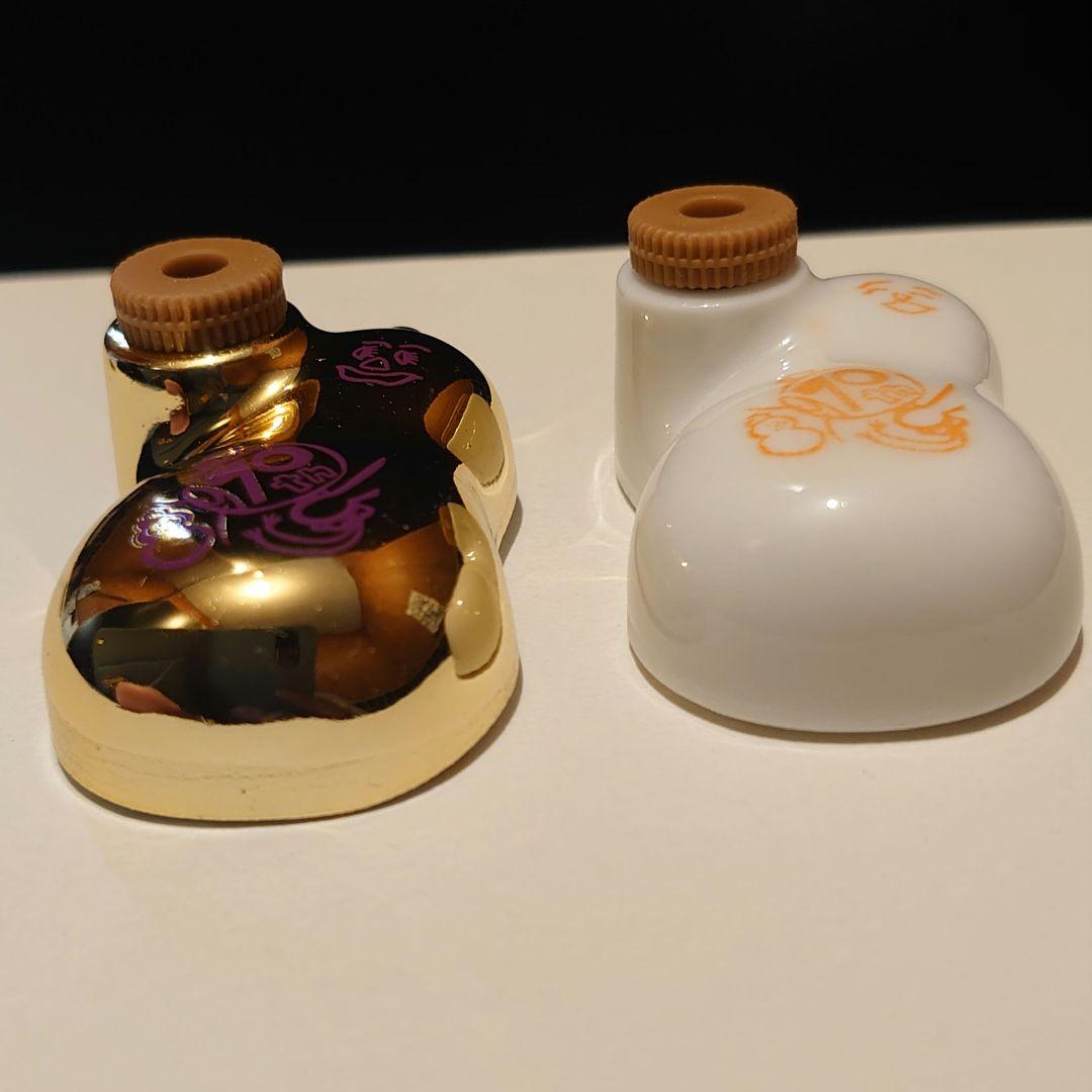 【崎陽軒　70周年記念ひょうちゃん２個セット(金&白)】