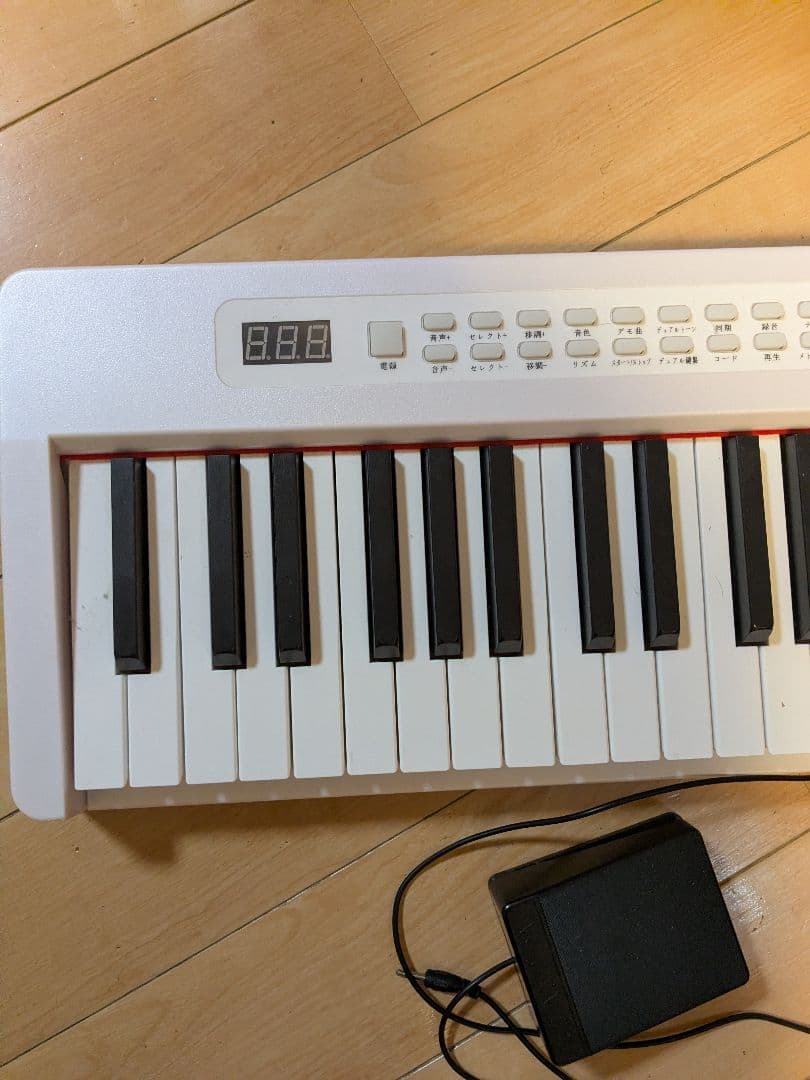ホワイト電子ピアノ 88鍵 デジタル表示