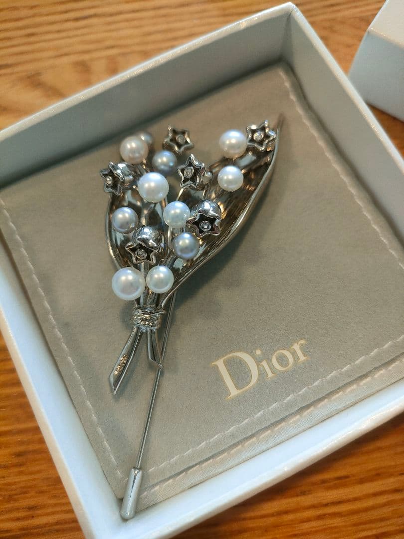 ディオール　ブローチ　Liliy