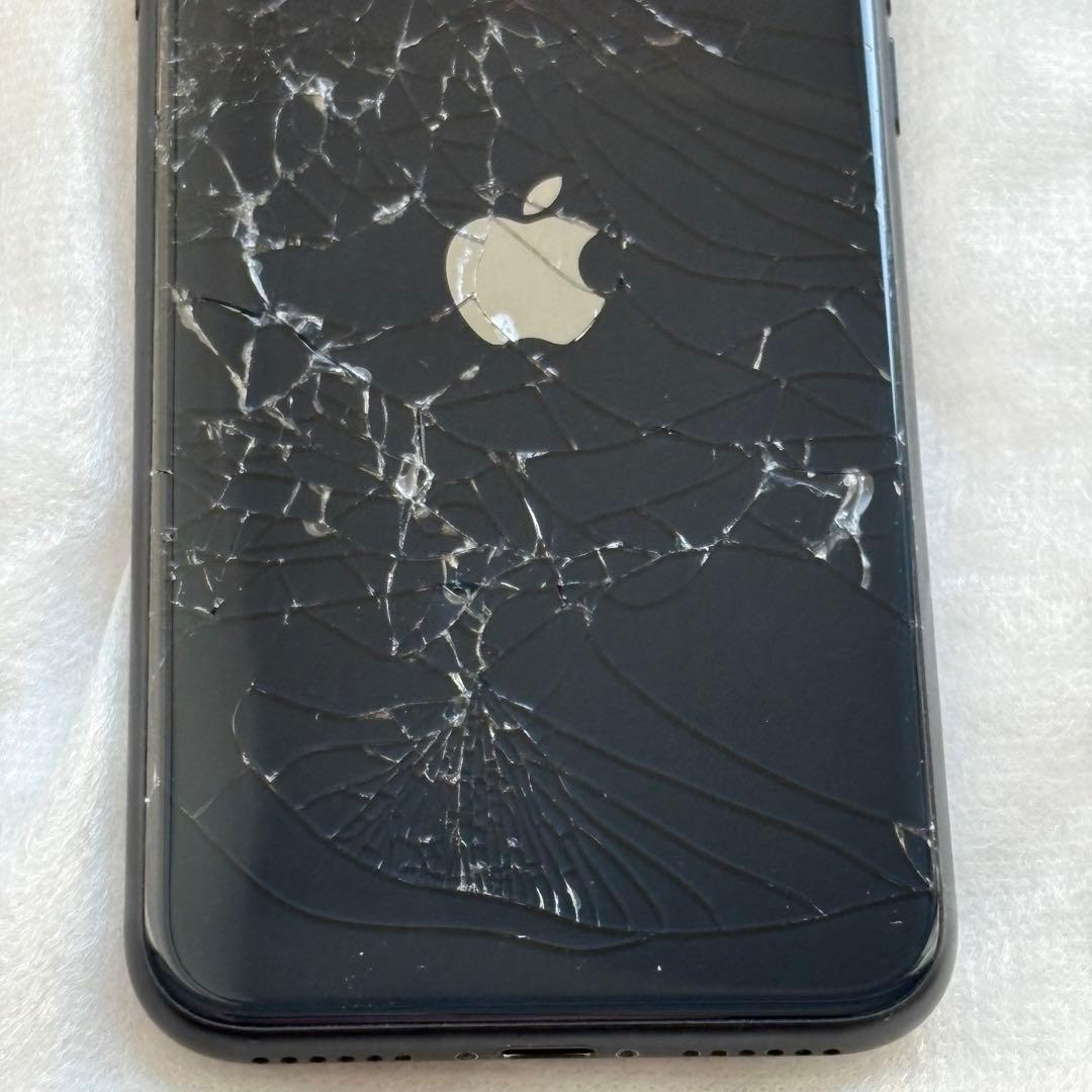 iPhone SE 第3世代 ミッドナイト 128GB 背面割れ