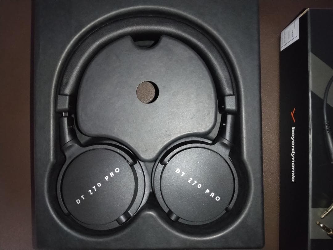 ヘッドホン Beyerdynamic DT 270 PRO