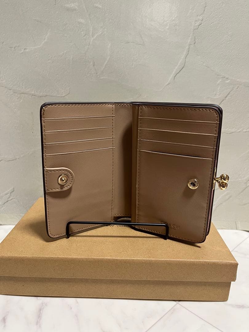 ✨️新品未使用✨️新品未使用COACH 花柄 二つ折り財布 ホワイト