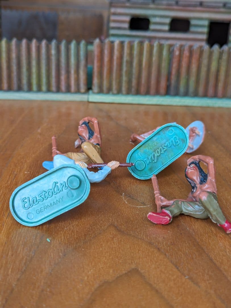 ドイツ ビンテージ　カウボーイ & インディアン フィギュア x4 フィギュア