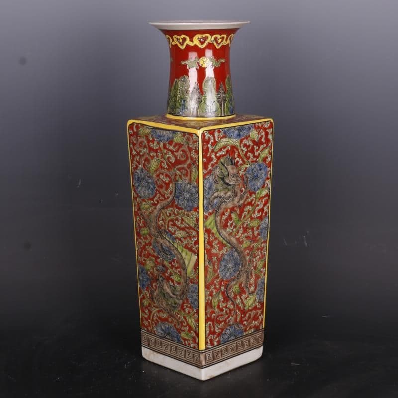 清康熙紅地粉彩草花竜紋天円地方瓶 景徳鎮 陶磁器 装飾品 現代工芸品 美術品置物