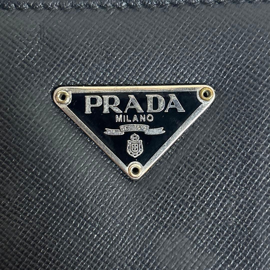 美品✨PRADA ケース ラウンドジップ サフィアーノ 三角ロゴ ブラック