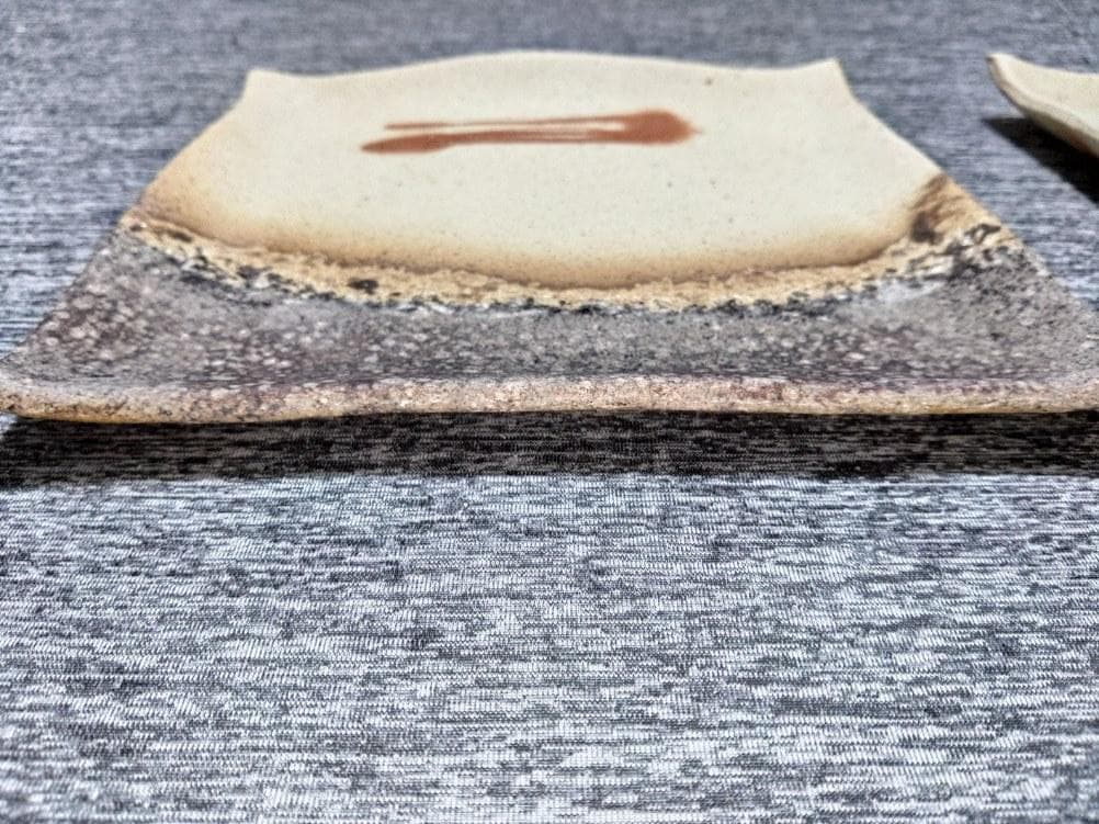 備前焼　おしゃれなデザインの平角皿２枚セット　刺身、その他料理　日本六古窯の1つ