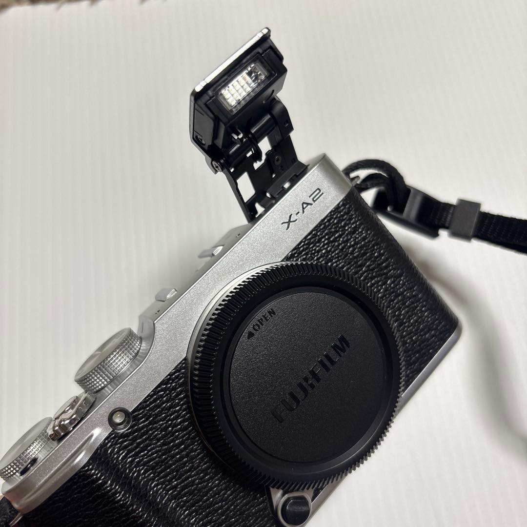 FUJIFILM ミラーレス一眼 X-A2 ダブルズームレンズキット シルバー